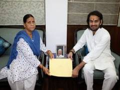 
      
      Tej Pratap Yadav receives RJD symbol from mother Rabri Devi
      
      