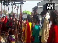 
      
      Social distancing norms violated in WB's Durgapur temple
      
      