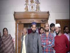 
      
      Minority community people in Delhi's Chand Bagh form human...
      
      