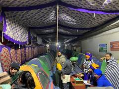 
      
      Players from Punjab set up makeshift tents at Singhu border...
      
      