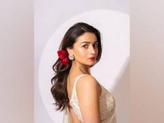 
      
      Alia Bhatt heads for vacation ahead of birthday
      
      