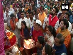 
      
      Mumbai: Bachchans, Ambanis offer prayers at Lalbaugcha Raja
      
      