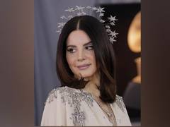 
      
      Lana Del Rey sings 'Season of the Witch' in 'Scary Stories to...
      
      