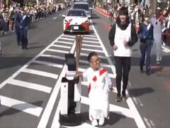 
      
      Robot helps carry the Tokyo 2020 Olympic torch
      
      