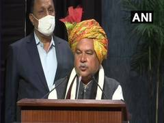 
      
      Manmohan Singh, Sharad Pawar wanted to implement farm laws...
      
      
