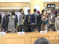 
      
      Meeting between Centre and farmers' leaders underway in Delhi 
      
      