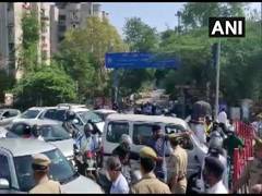 
      
      Lockdown creates problem for people in crossing Delhi-Noida...
      
      