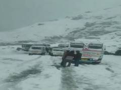 
      
      HP: Traffic movement affected on Manali-leh highway after snowfall
      
      