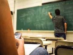 
    Students feel professors shall prevent them from surfing net in class
    