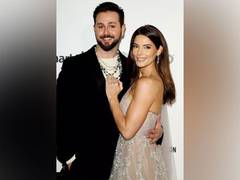 
      
      'Twilight' actor Ashley Greene, husband Paul Khoury are expecting
      
      