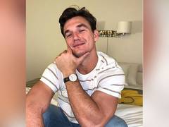 
      
      Tyler Cameron wants to keep things casual between him and...
      
      