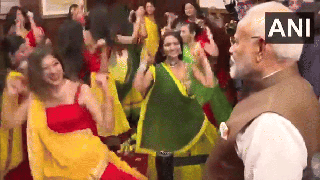 
      
      US: PM Modi witnesses 'Garba' performed by Indian diaspora
      
      
