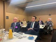 
      
      CEOs of Australian businesses come together
      
      