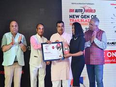 
      
      Dr. Arvind Kumar Goyal facilitates the stalwarts of Automobile 
      
      