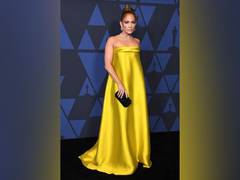 
      
      Jennifer Lopez wears Harry Winston jewellery set in Platinum
      
      