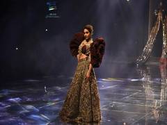 
      
      Sara Ali Khan wows on the ramp for Abu Jani Sandeep Khosla
      
      