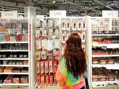 
      
      US retail sales post decline in Sept in a sign that country's...
      
      
