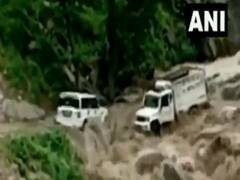 
      
      Vehicles stuck in overflowing stream at J-K's Kishtwar
      
      