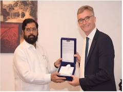 
      
      British High Commissioner pays goodwill visit to Maha CM
      
      