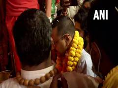 
      
      Delhi CM offers prayer at Hanuman Garhi temple in Ayodhya
      
      