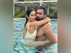 
      
      Katrina, Vicky raise temperature with pool picture
      
      