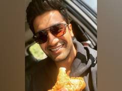 
      
      Vicky Kaushal sends love to fan for bringing him 'Samosa and...
      
      