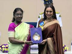 
      
      President Murmu felicitates Rani Mukerji with National Award
      
      