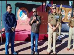 
      
      Vishal Bhardwaj sings for jawans at ITBP Raising Day 
      
      