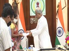 
      
      Chattisgarh CM releases financial aid to kin of journalists...
      
      