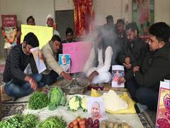 
      
      Locals in Kanpur perform 'hawan' ahead of Union Budget 2021
      
      