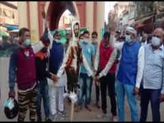 
      
      JD-U youth wing burns effigy of Tejashwi Yadav  
      
      
