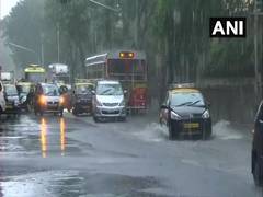 
      
      Heavy rain in Mumbai paralyses traffic
      
      