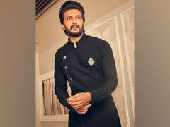 
      
      Riteish Deshmukh's 'superheroes' Flash, Black Panther send...
      
      