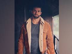 
      
      Jed Wyatt calls out Nick Viall 
      
      