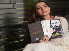 
      
      Sonam Kapoor's special piece in Rakyesh Omprakash Mehra's...
      
      
