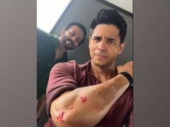 
      
      Sidharth Malhotra gets scars on the sets of Indian Police Force
      
      