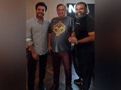 
      
      Rizwan Sikander dedicates his recent music video to Shahrukh Khan
      
      
