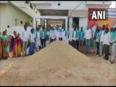 
      
      Telangana: Farmers dump paddy outside BJP MP's residence
      
      