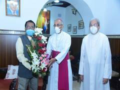 
      
      Arch Bishop Ferrao calls on Goa Governor
      
      