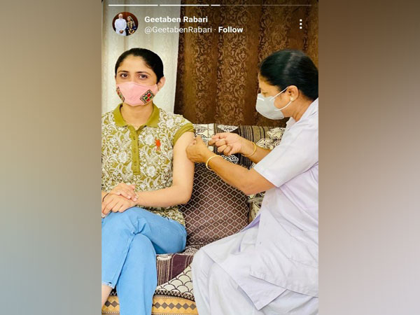 Singer Geeta Rabari's facebook post getting vaccinated at home. 