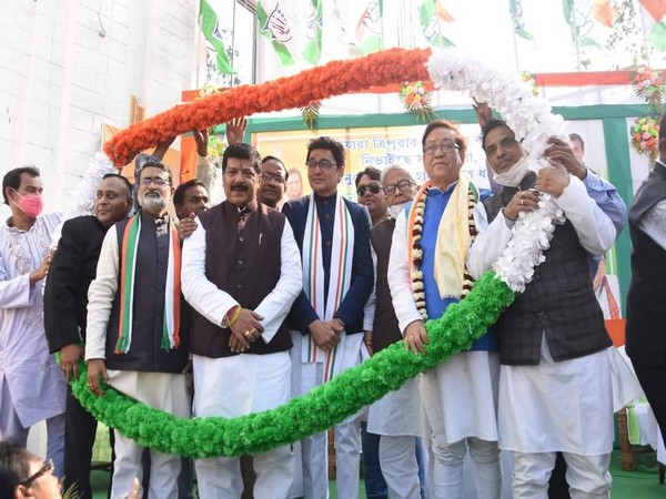 Congress leader Sudip Roy Barman with orther leaders (Photo/ANI)