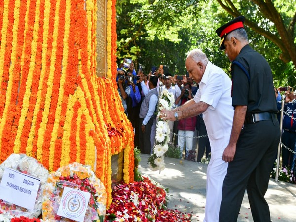 Karnataka Chief Minister BS Yediyurappa paying tribute to martyrs at the National Military Memorial on Monday in Bengaluru. Photo/ANI