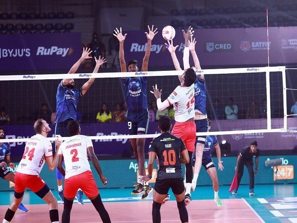 Kochi Blue Spikers and Kolkata Thunderbolts in action (Image: PVL)