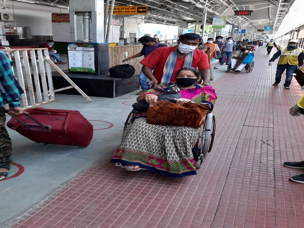 A passenger at Hatia Railway Station (Photo/ANI)