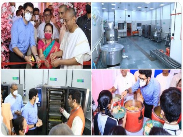 Aditya Thackeray inaugurates the AkshyaChaitanya kitchen (Twitter:@AUThackeray)