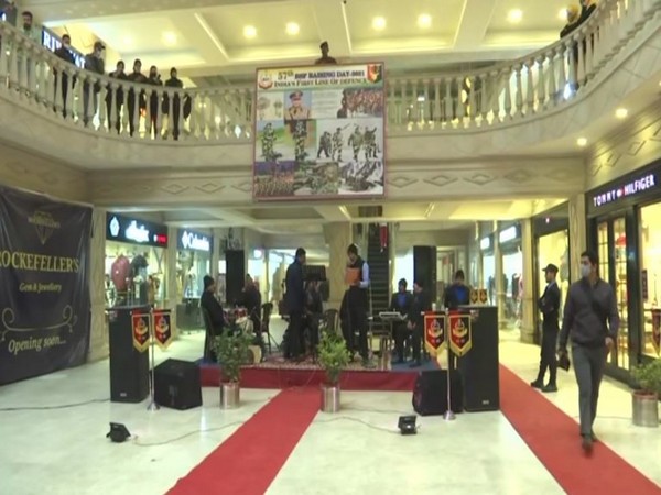 BSF organises Brass,Jazz band show in Srinagar (Photo/ANI) 
