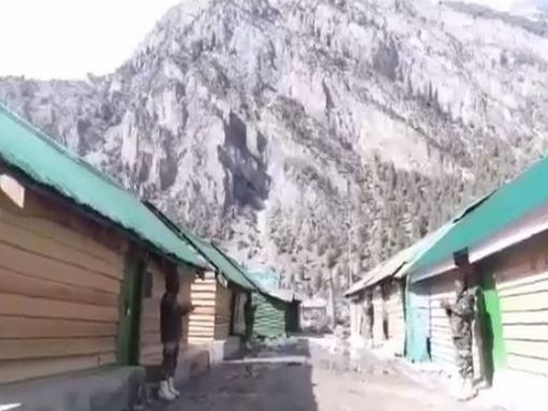 Dawar Battalion of Snow Leopard Brigade participated in 'clapping initiative' on Sunday. Photo/ANI