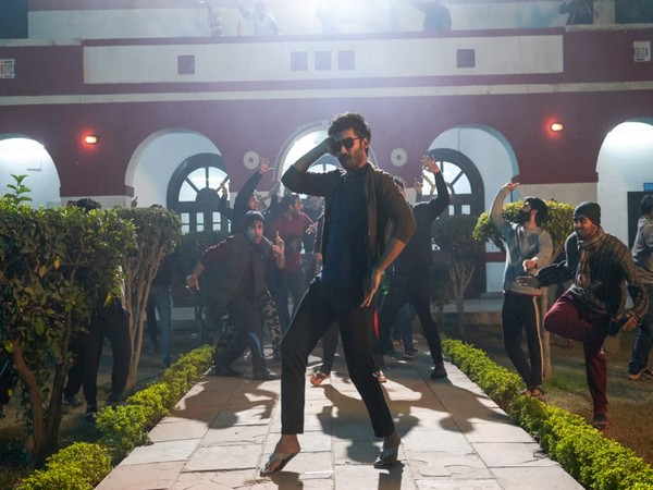 Dhanush in a still from 'Little Little' (Image source: YouTube)