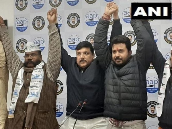 BSP candidate from Karawal Nagar, Nathuram Kashyap, joins AAP. Photo/ANI