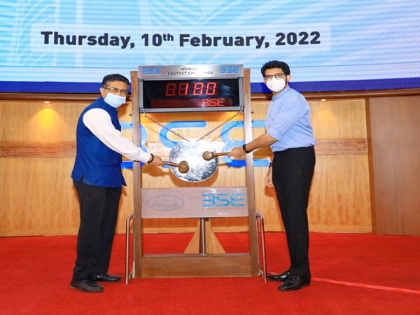 Maharashtra cabinet minister Aaditya Thackeray and BSE CEO Ashish Chauhan (Photo/Twitter) 